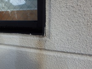 工事前の劣化状況(ひび割れや隙間)