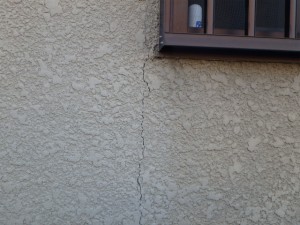 塗替え前のひび割れの様子