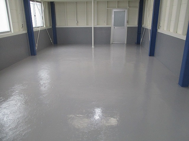 コンクリート床　防塵塗装完了