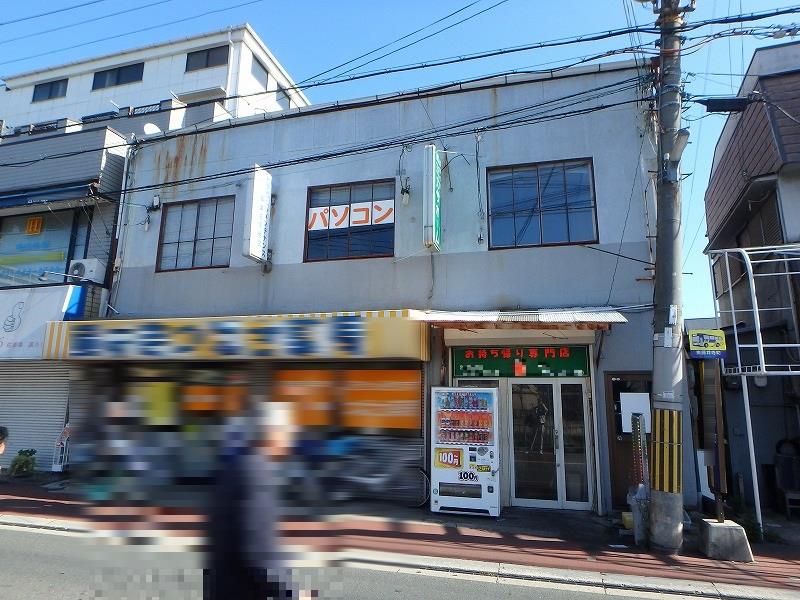 外壁塗装前の店舗ビル正面