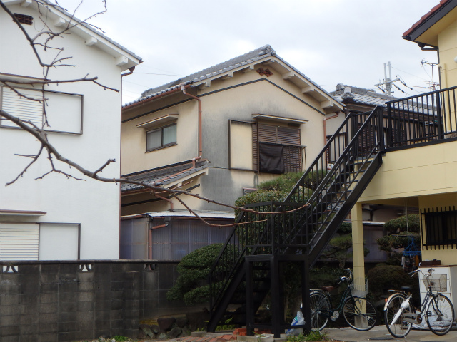 塗装前（外壁 かびの繁殖） 