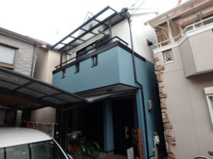 八尾市にて外壁塗装の二色分けが完成したお家