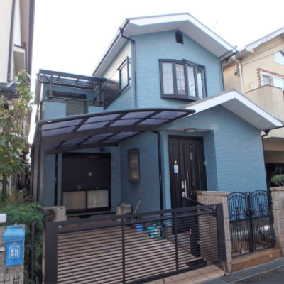 青い色の戸建住宅塗装