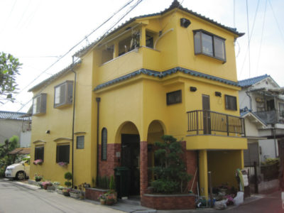 羽曳野市の黄色の家