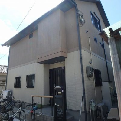 屋根塗装と外壁塗装の施工前の住宅