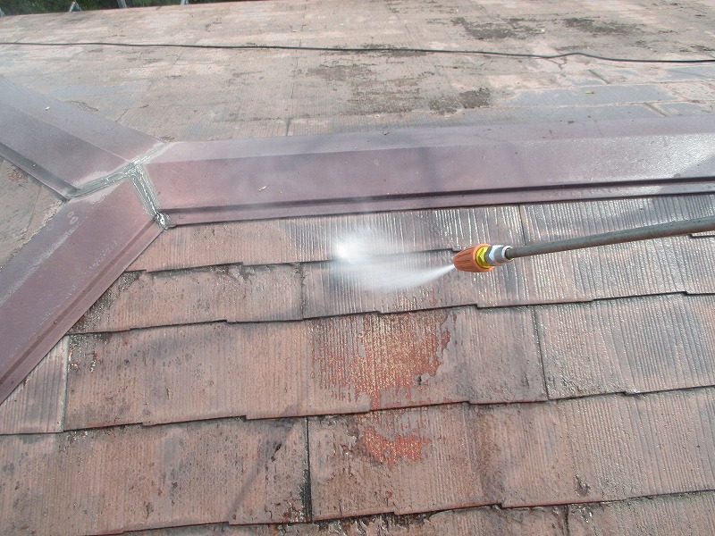 屋根塗装リフォーム前に業務用高圧洗浄機