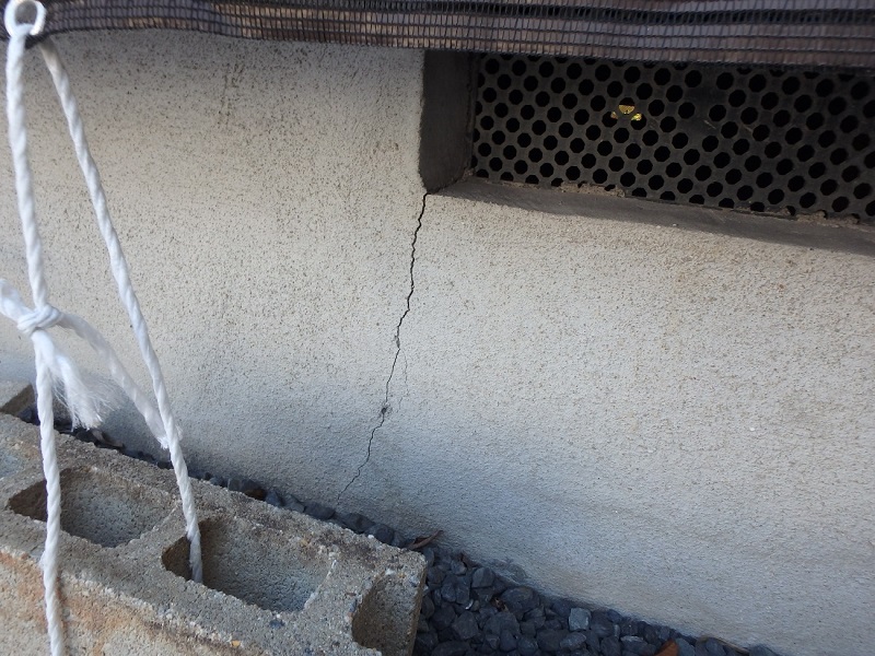 堺市にて雨樋を含む外壁塗装を実施　ひび割れ（クラック）