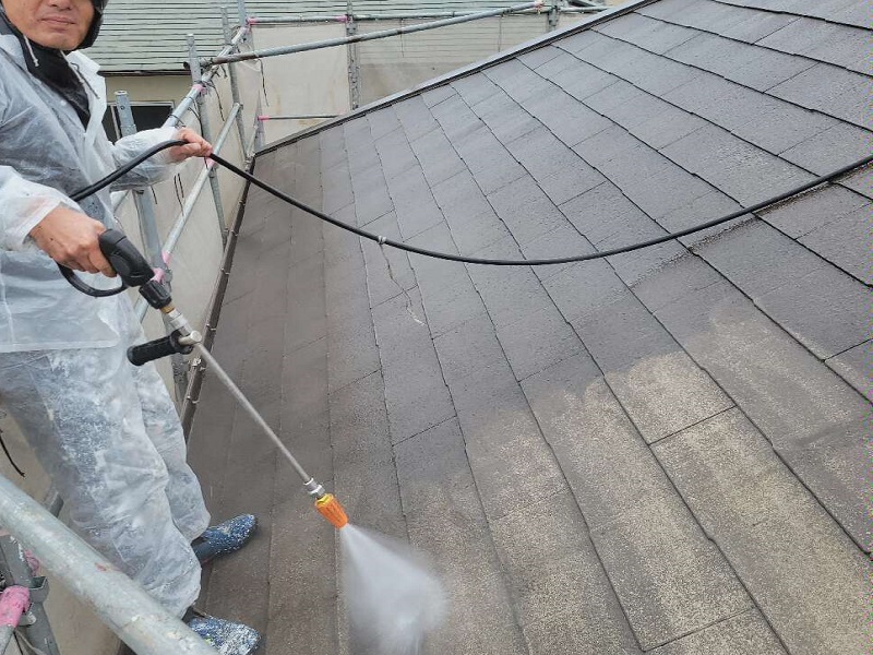 堺市にて屋根の塗り替えを実施（遮熱塗料アレスクールを使用）業務用高圧洗浄機で洗浄