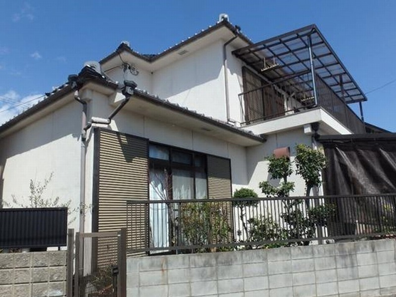 モルタル壁の塗装工事と日本瓦の漆喰工事のご提案した堺市中区の住宅