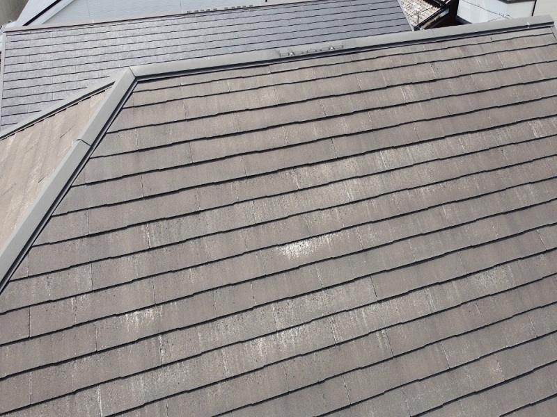 堺市にて屋根の塗り替えを実施（遮熱塗料アレスクールを使用）塗装が剥がれたスレート屋根