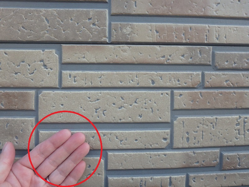 堺市にて外壁塗装をご検討中の一軒家で無料点検を実施しました　チョーキング現象を発見