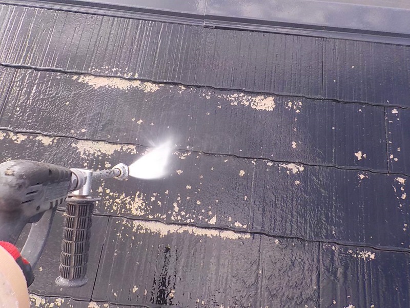 堺市の一戸建てにて屋根塗装を実施（遮熱塗料で夏に備える）高圧洗浄機での洗浄