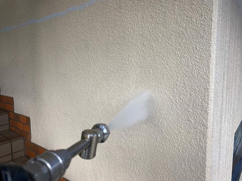 堺市にて無機塗料アレスダイナミックMUKIで外壁塗装を実施 高圧洗浄機での洗浄