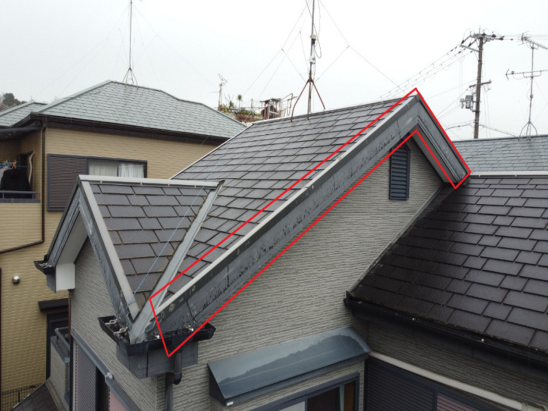 堺市にて屋根塗装を実施！使用した塗料の種類などを公開します 破風板の塗装の剥がれ