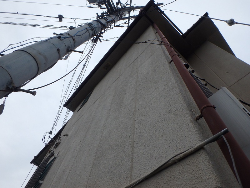堺市にて塗装工事で外壁の耐久年数を向上したいとご要望頂きました　外壁の汚れ（防水性低下）