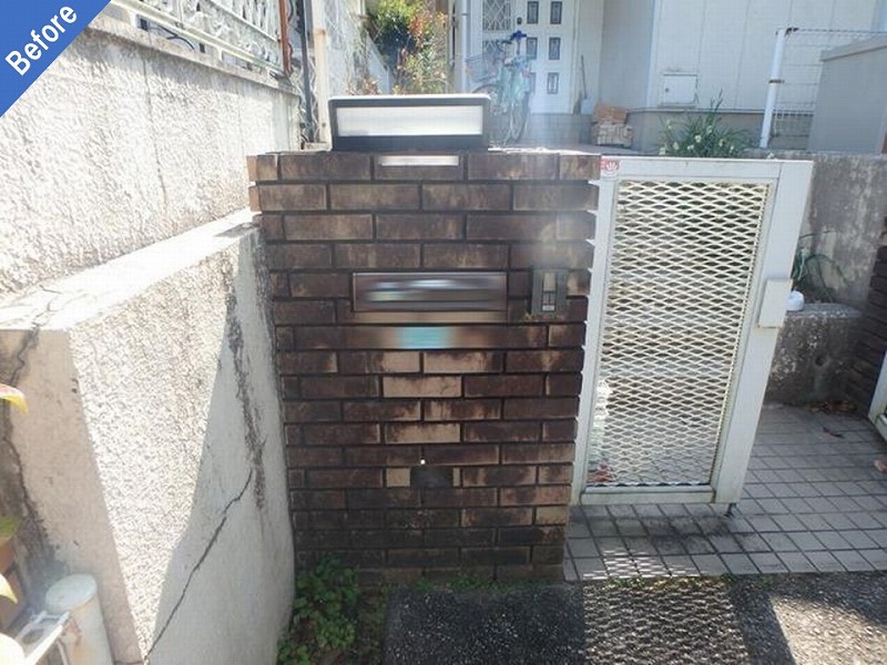 堺市南区の外壁塗装前の積水ハウス施工の住宅の門