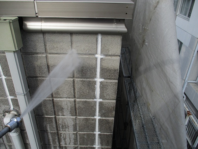 堺市にて外壁塗装と屋上塗り替えを実施した事例（費用約120万円）業務用高圧洗浄機で洗浄