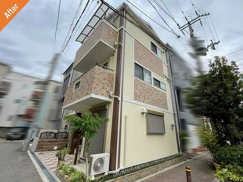 大阪市住吉区の外壁塗装後のタイルとサイディングの戸建て