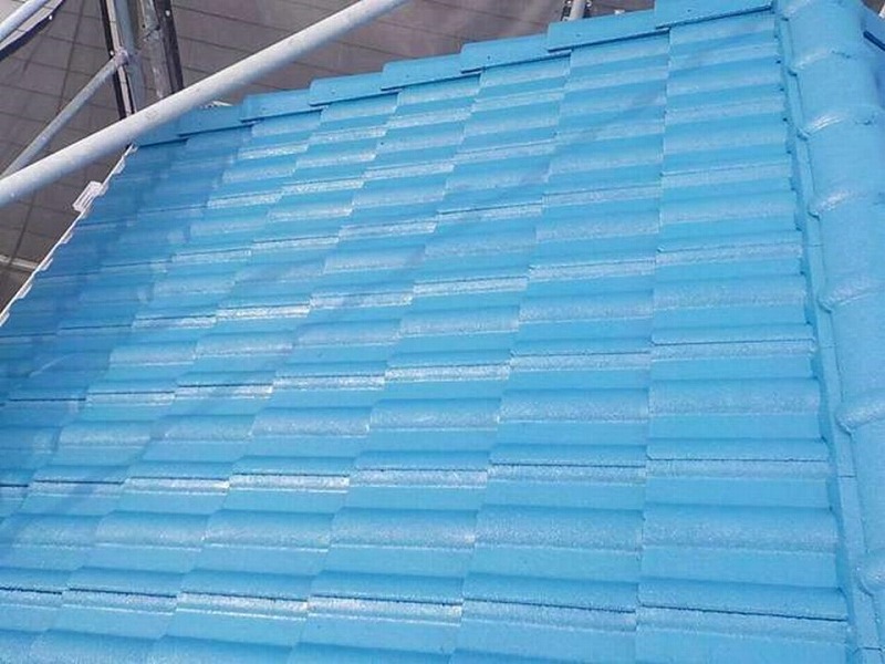 青色に屋根塗り替え後のモニエル瓦
