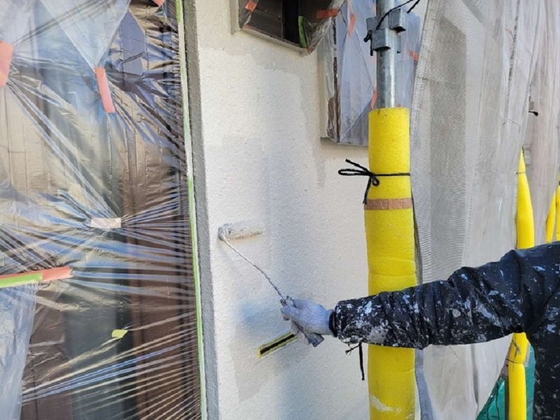 大阪市東住吉区にて一戸建ての外壁塗装をさせていただきました アレスダイナミックTOPでの上塗り