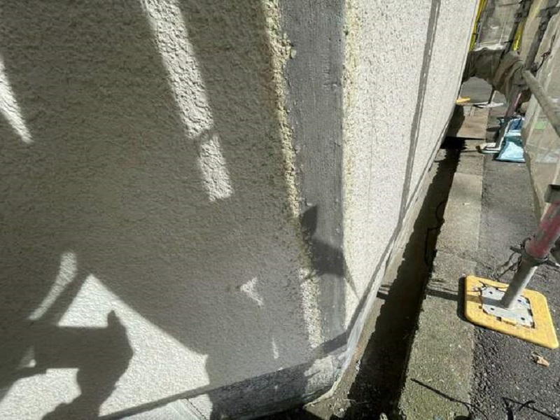 大阪市東住吉区にて一戸建ての外壁塗装をさせていただきました ひび割れ（クラック）をVカット補修 左官補修