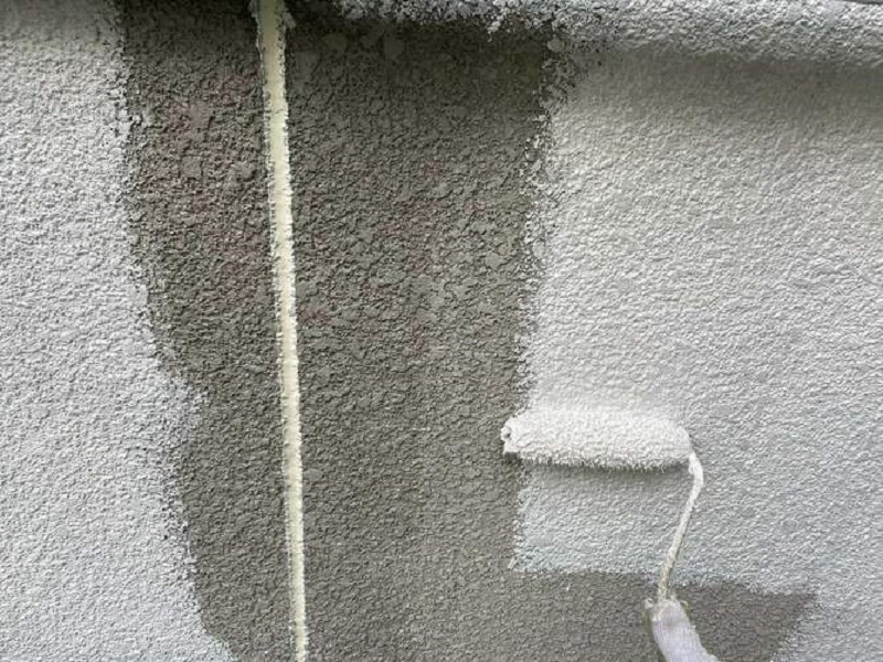 藤井寺市にてモルタルの外壁補修と外壁塗装を実施しました アレスダイナミックプラサフで下塗り