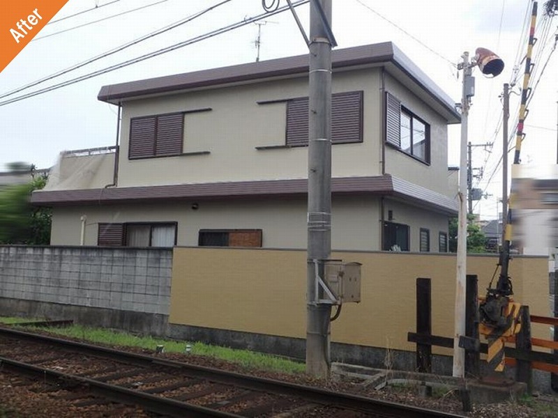 大阪市住吉区の外壁塗装後のセキスイハイム施工の戸建住宅（線路側）