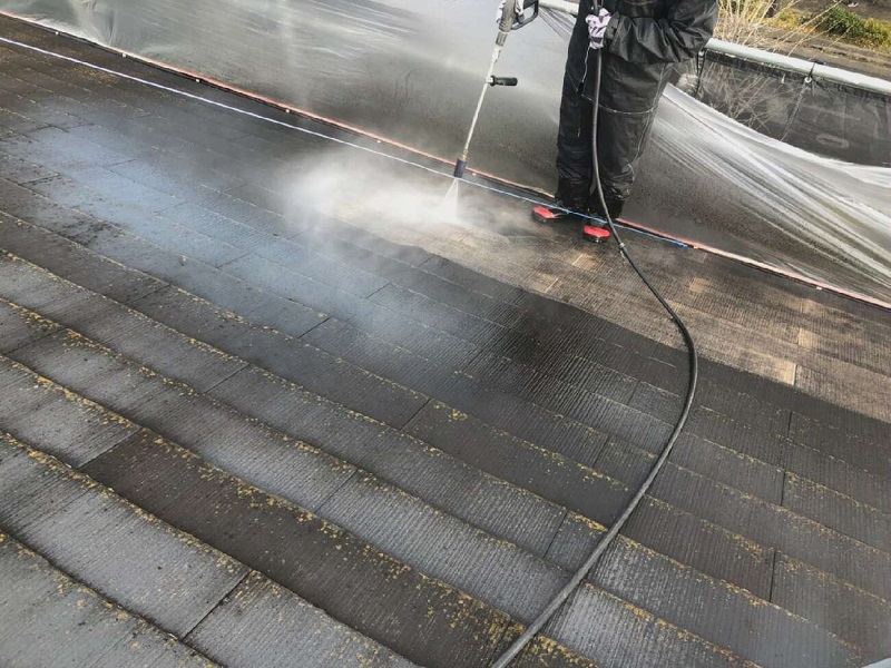 富田林市にて遮熱塗料を使って屋根リフォームをさせて頂きました 業務用高圧洗浄機で洗浄