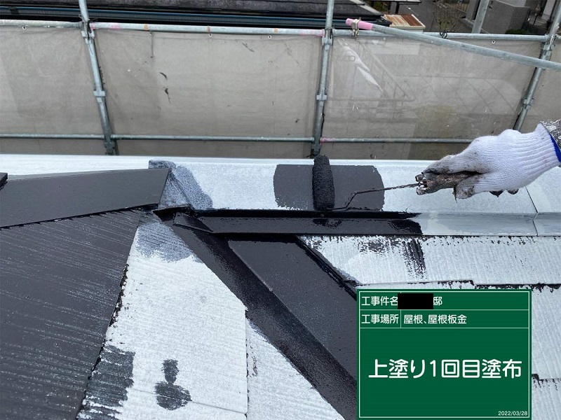 河内長野市にて屋根塗り替えを実施 かかった料金は約31万円 アレスクール2液siで中塗り