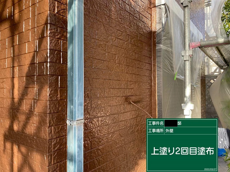 河内長野市にてシーリング工事と外壁塗装をさせて頂きました アレスダイナミックMUKIで上塗り