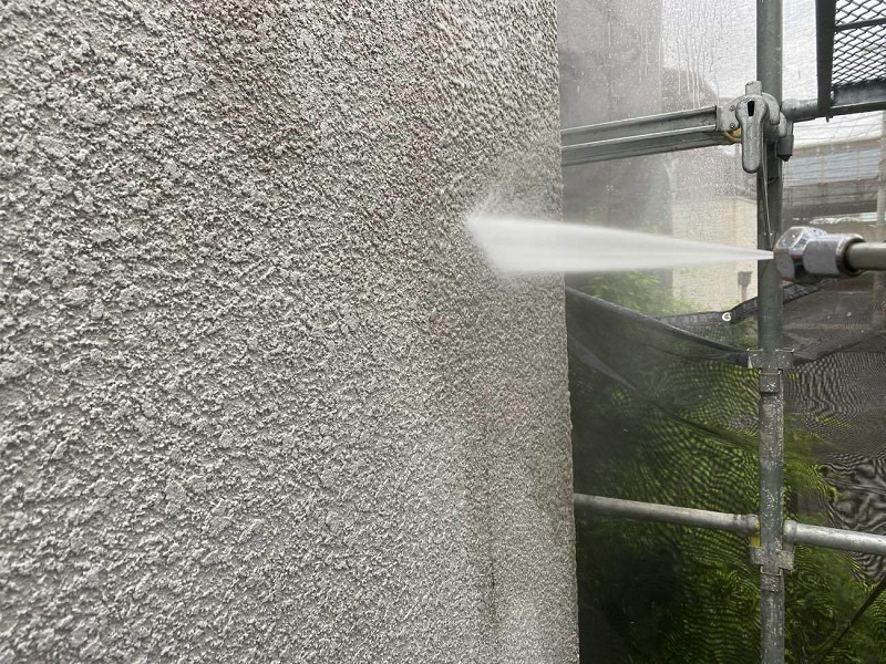 藤井寺市にてモルタルの外壁補修と外壁塗装を実施しました 業務用高圧洗浄機を使い洗浄