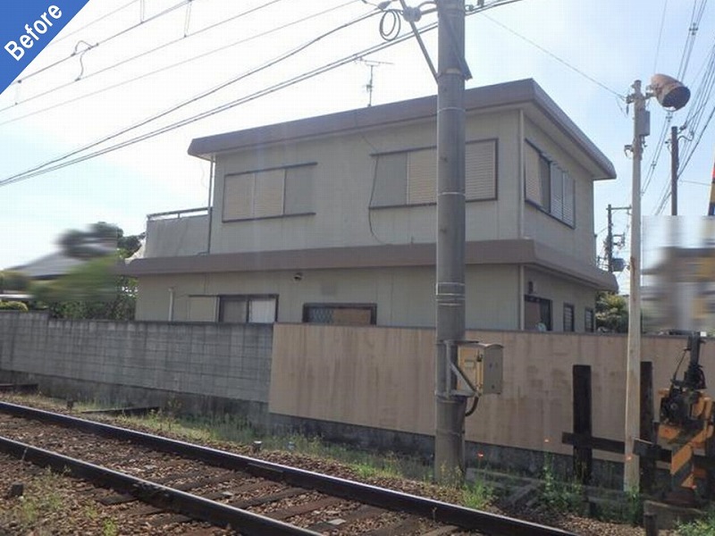 大阪市住吉区の外壁塗装前のセキスイハイム施工の戸建住宅（線路側）