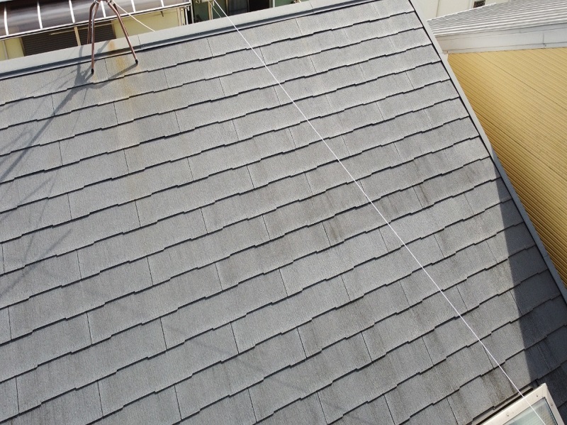 東大阪市にてRSルーフ2液Fで屋根塗装（料金は約20万円）施工前