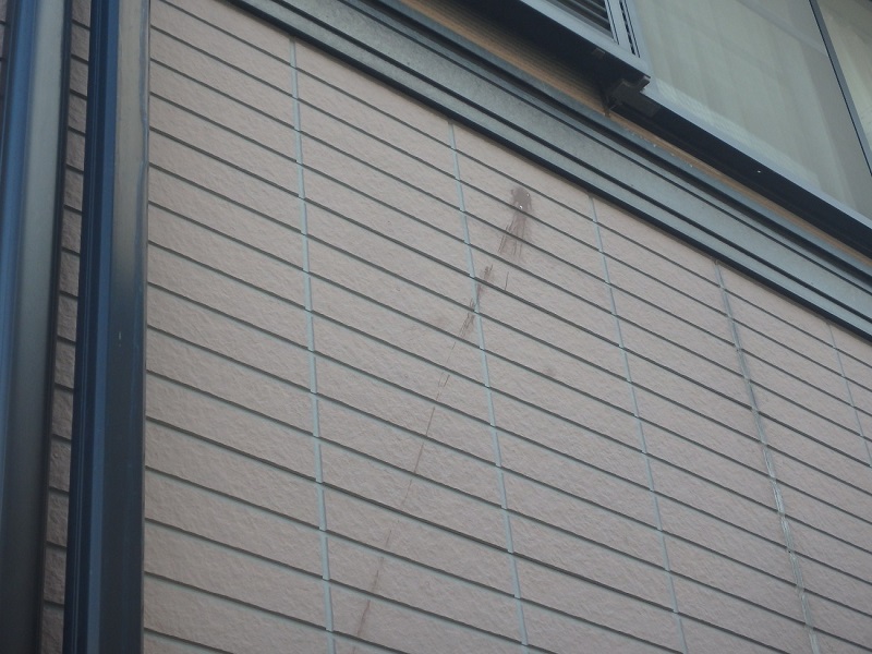 富田林市にて口コミをご覧になられ外壁塗装の相談を頂きました 外壁の汚れ