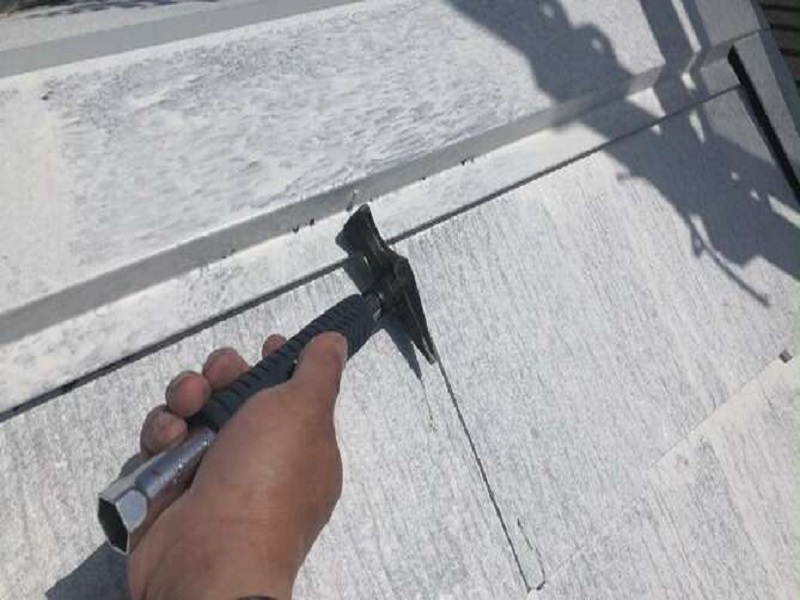 東大阪市にてRSルーフ2液Fで屋根塗装（料金は約20万円）棟板金の釘浮き補修