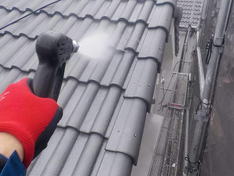 松原市にて屋根の塗装工事をさせて頂きました 業務用高圧洗浄機で洗浄