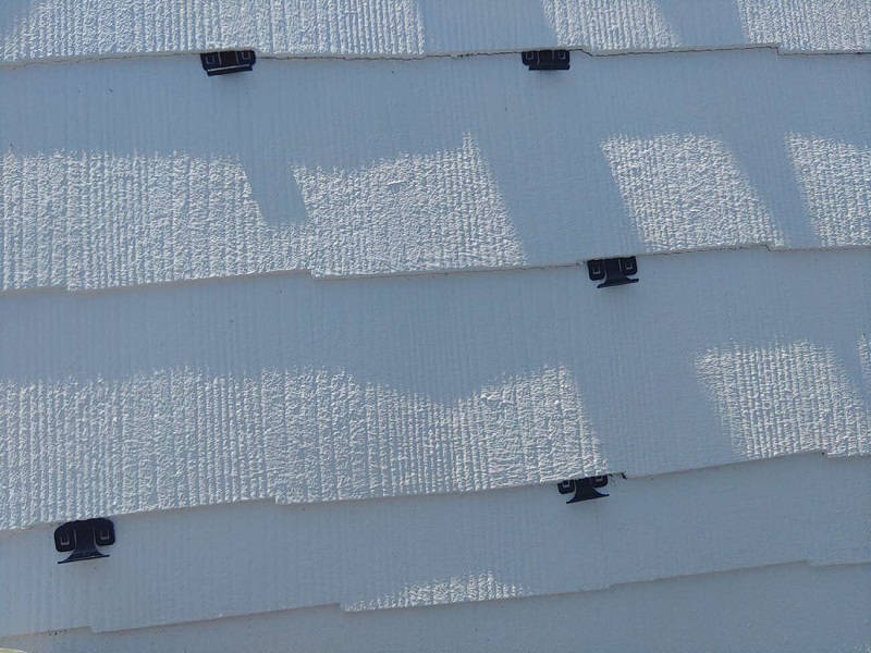 富田林市にて屋根塗装と雨漏り箇所には屋根の葺き替えを実施 タスペーサーで下塗り