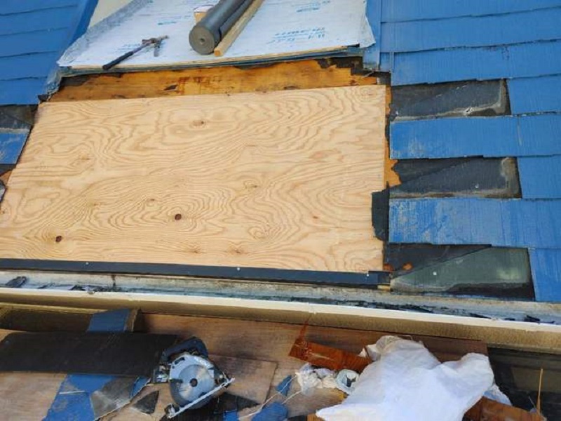富田林市にて屋根塗装と雨漏り箇所には一部葺き替えを実施 構造用合板貼り