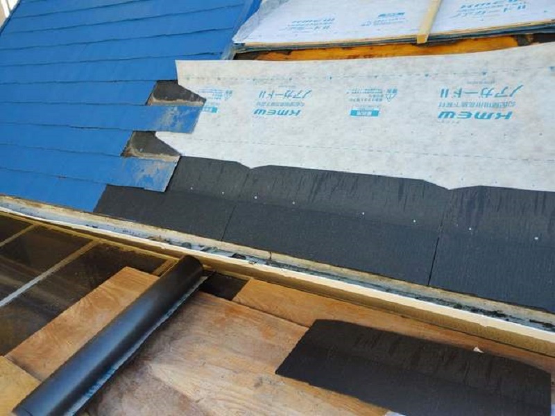 富田林市にて屋根塗装と雨漏り箇所には一部葺き替えを実施 ルーフィングシートを設置