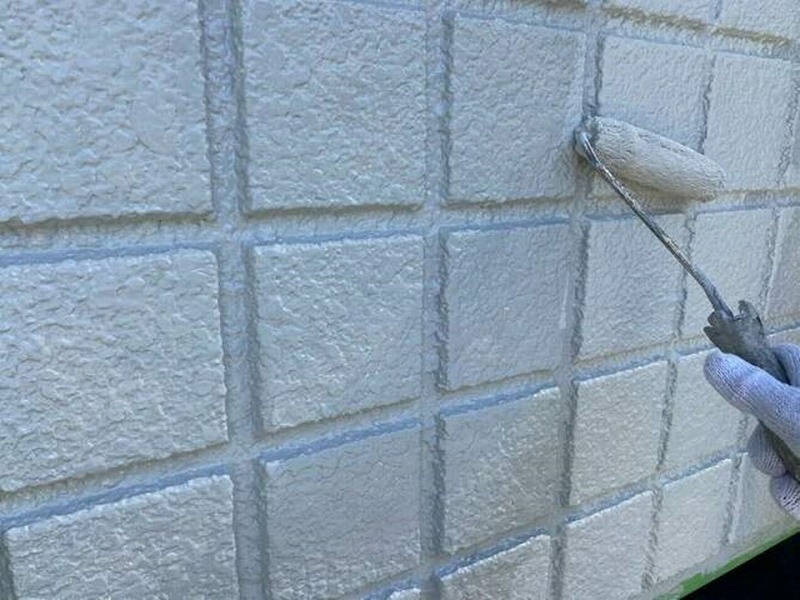 マンション外壁の仕上げ塗り