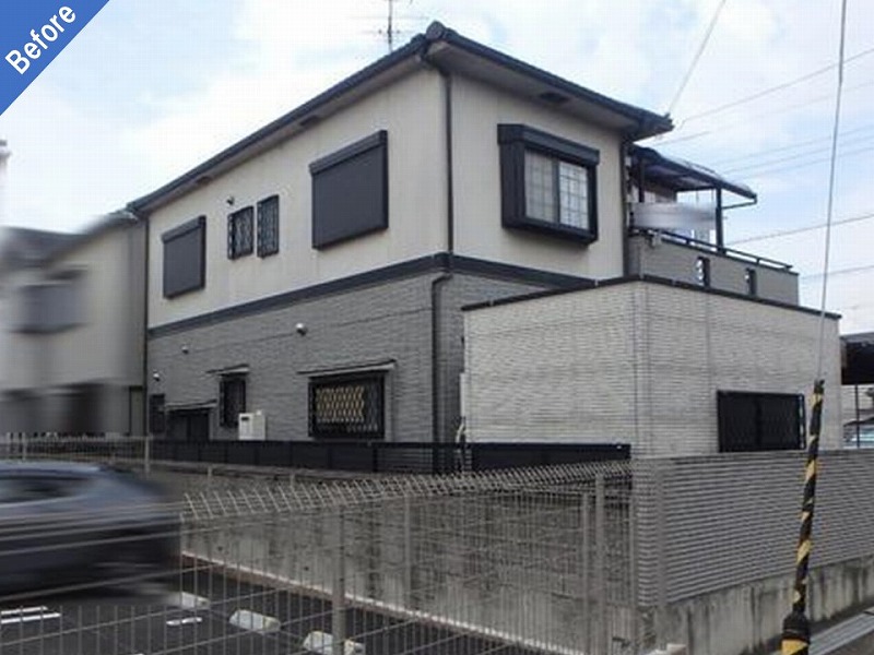 藤井寺市の無機塗料で外壁塗装前のサイディングとモルタルの一軒家の背面