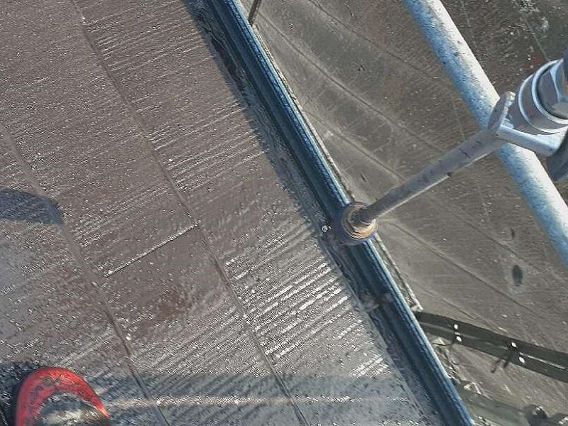 大阪市にてスレートの屋根塗装を実施！かかった費用は約12万円 業務用高圧洗浄機で洗浄