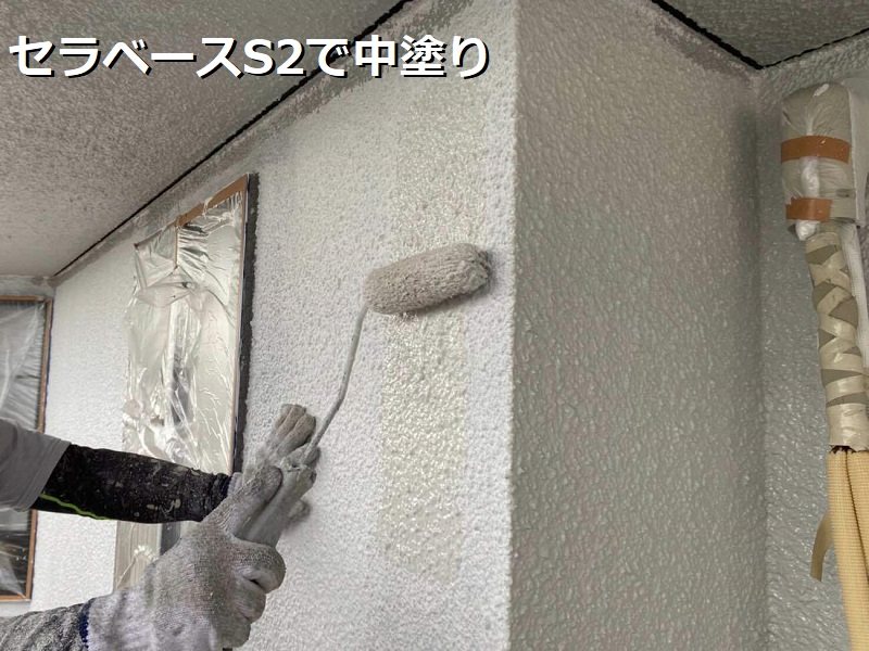 羽曳野市にて雨樋の交換と外壁塗装をさせていただきましたセラベースS2で中塗り