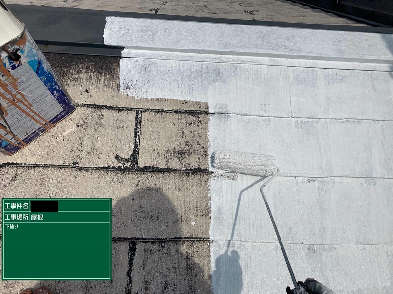 松原市にてスレート瓦の屋根塗り替えをさせて頂きました 屋根の下塗り
