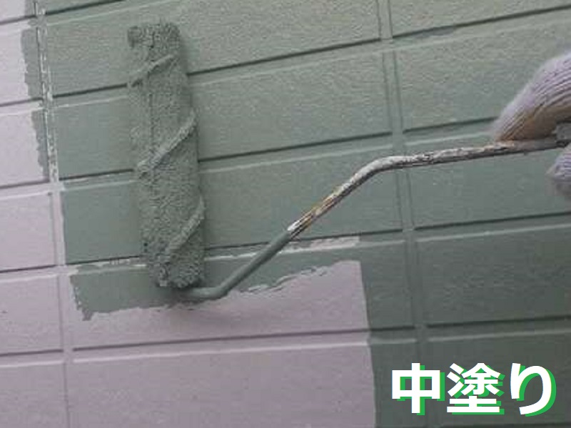 大阪市にてシーリング工事と外壁塗装で雨漏り予防を実施しました コスモシリコンで中塗り