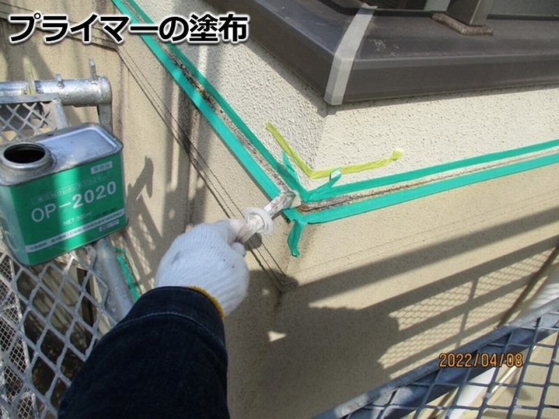 外壁と幕板の継ぎ目にプライマー塗布