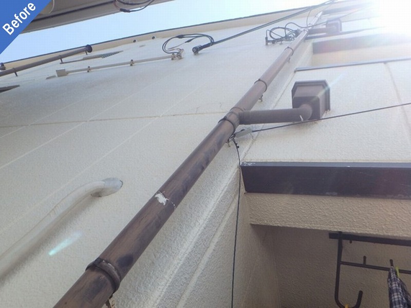 堺市北区の外壁塗装前のマンション雨樋周辺