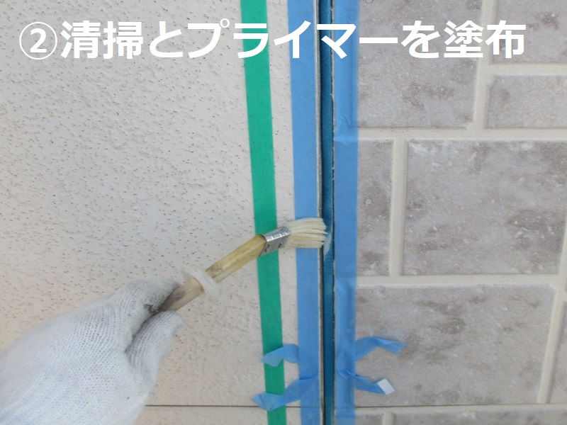 和泉市にてラジカル塗料アレスダイナミックTOPでの外壁塗装 コーキング打ち替え（清掃とプライマーの塗布）