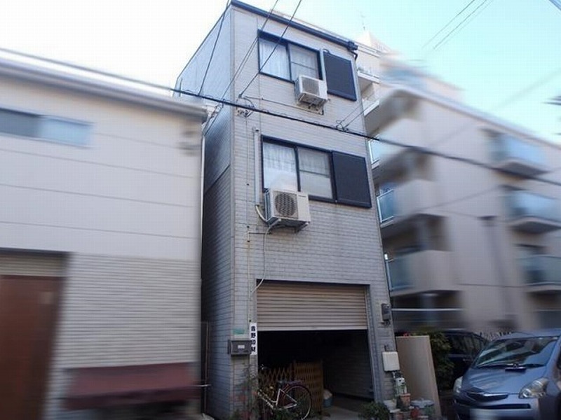 大阪市東成区の外壁塗装のお見積りに伺った3階建て戸建て住宅