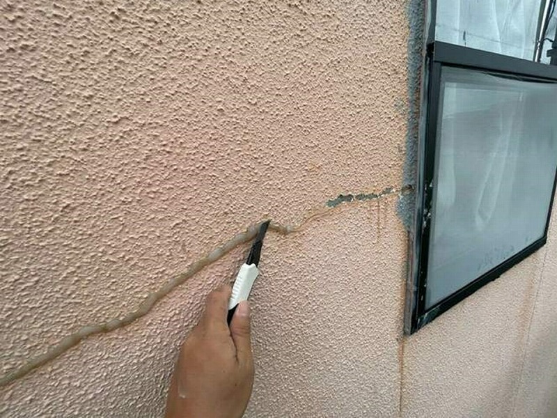 モルタル外壁の雨漏り補修開始
